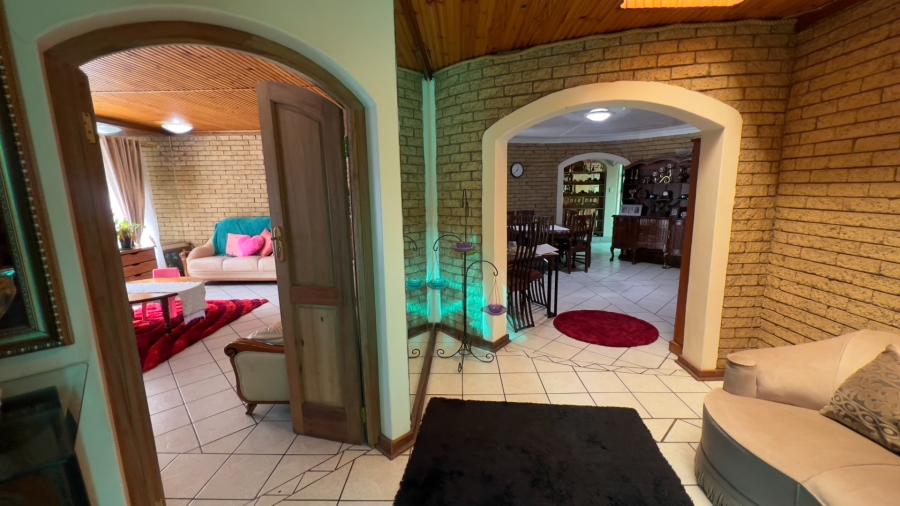 4 Bedroom Property for Sale in Langenhovenpark Free State